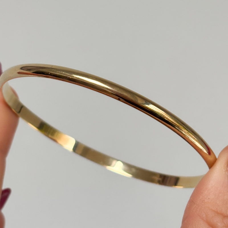 vintage 9ct gold bangle in slim design. for sale in Leeds Yorkshire