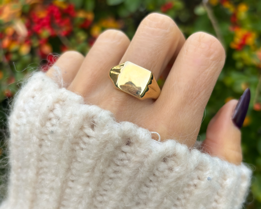 vintage 9ct gold signet ring dated 1963 with 9g weight for sale in Leeds, on a woman's finger