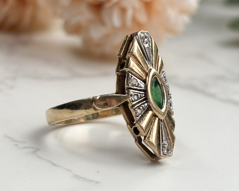 vintage emerald and diamond statement ring showing side of ring