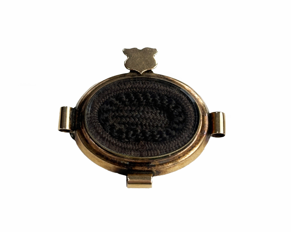 Victorian mourning jewellery set with earrings, brooch, bracelet made of braided hair, showing brooch