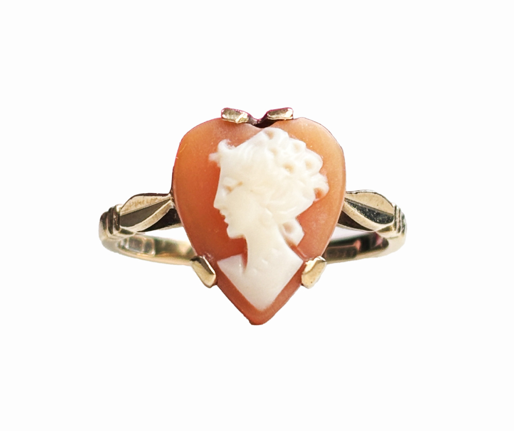 vintage heart cameo ring vintage heart cameo ring in 9ct gold hallmarks for London 1971. For sale in Leeds