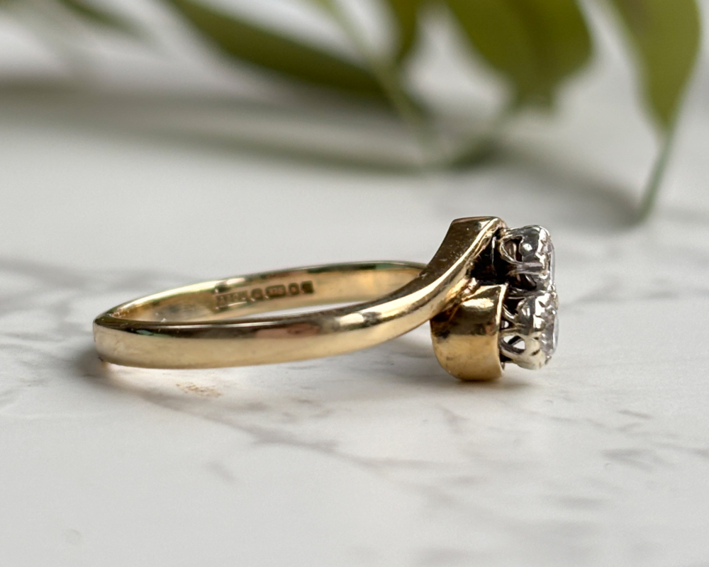 vintage diamond toi et moi ring in 9ct gold for sale in Leeds, showing side view