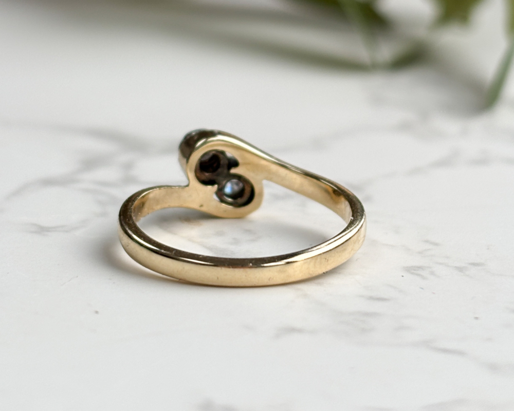 vintage diamond toi et moi ring in 9ct gold for sale in Leeds, showing back view