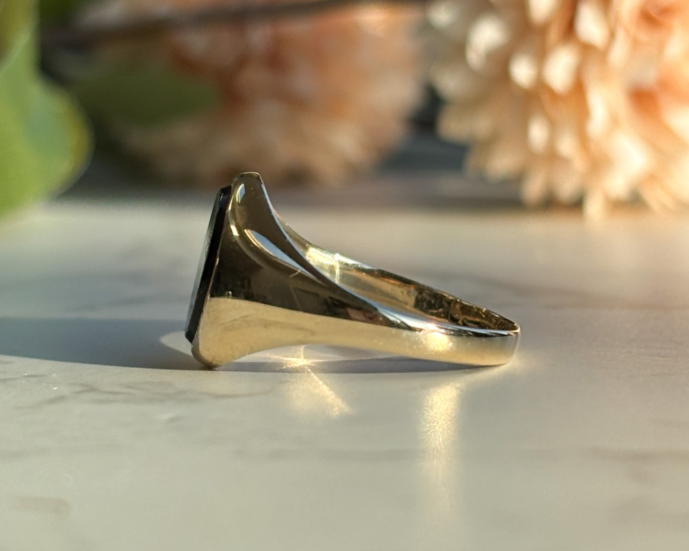 vintage onyx signet ring in 9ct gold dated 1972 for sale in Leeds