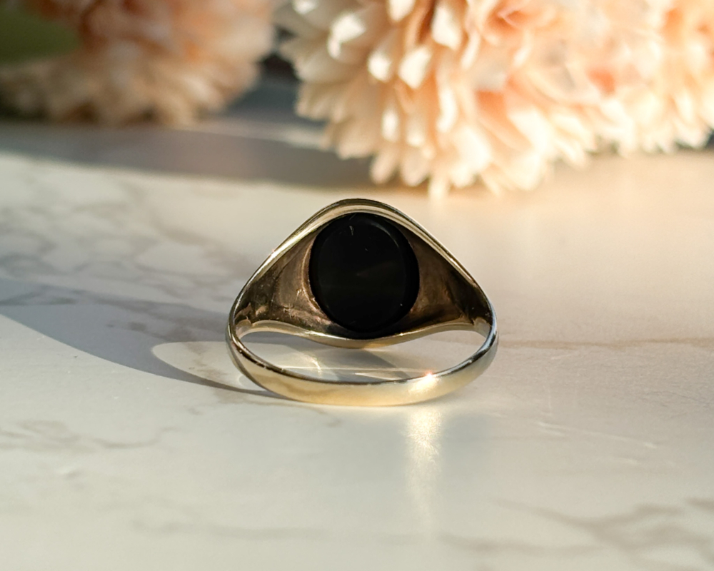 vintage onyx signet ring in 9ct gold dated 1972 for sale in Leeds, back view