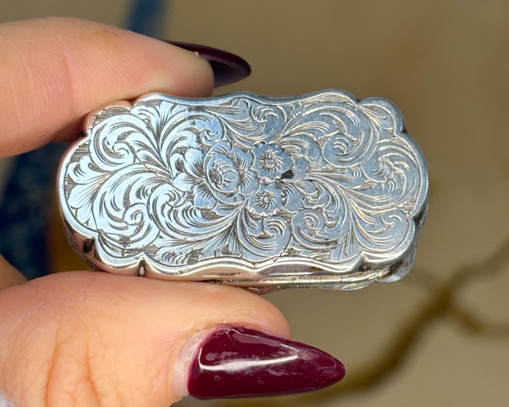 antique Victorian silver vinaigrette hallamarks for Birmingham 1855 for sale in Leeds, UK, showing reverse