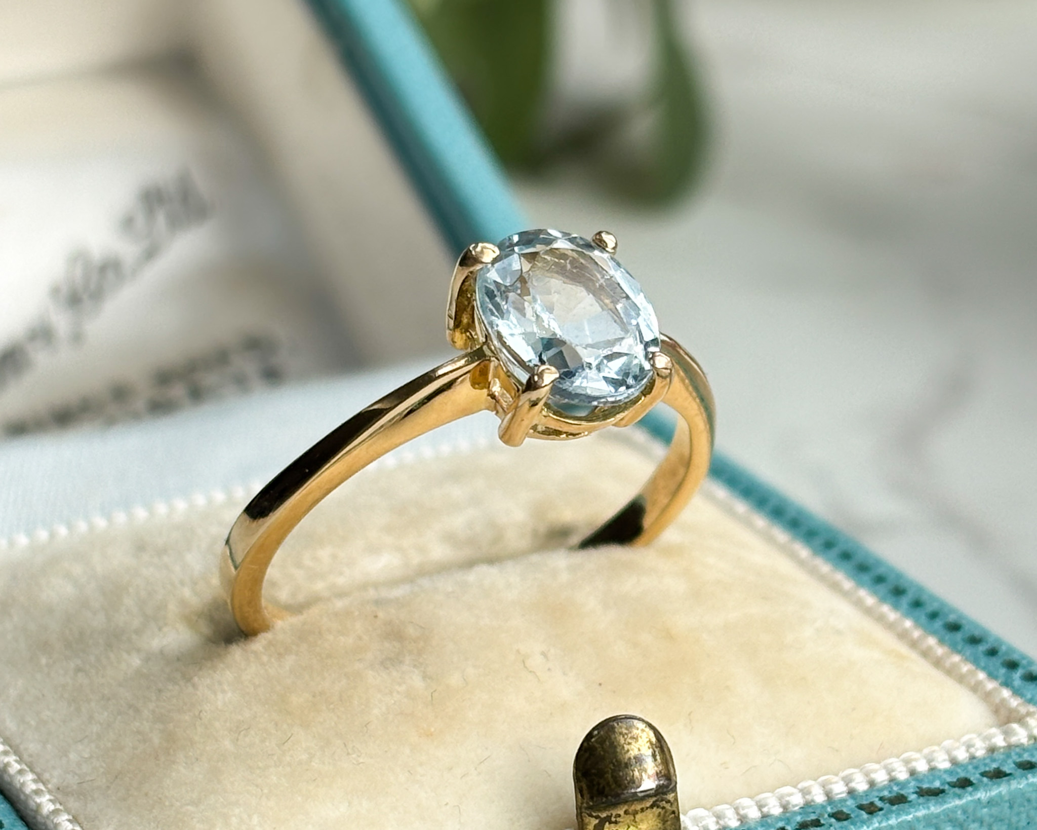 aqua ring in 18ct gold