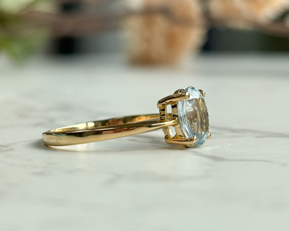 pre-owned 18ct gold aquamarine solitaire ring for sale in Leeds UK, showing side of the ring
