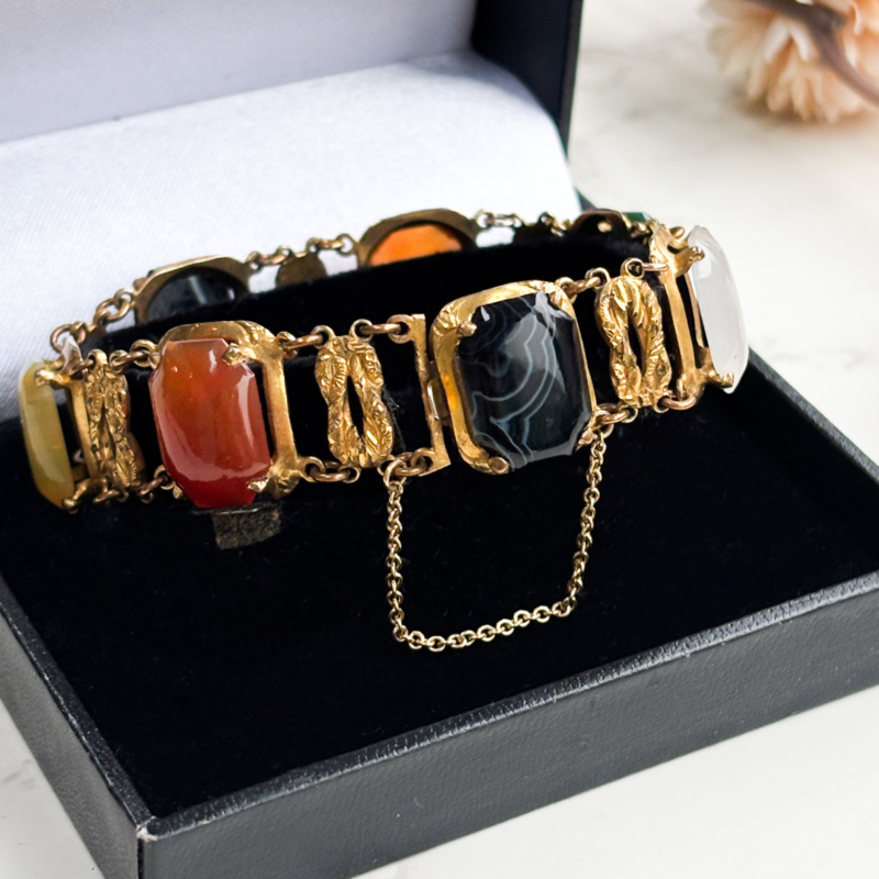 antique Victorian agate bracelet in pinchbeck gold, in black box