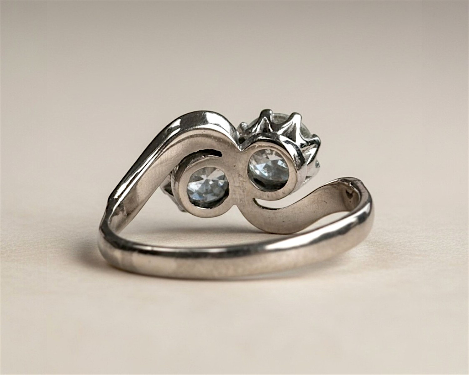 back of toi et moi ring