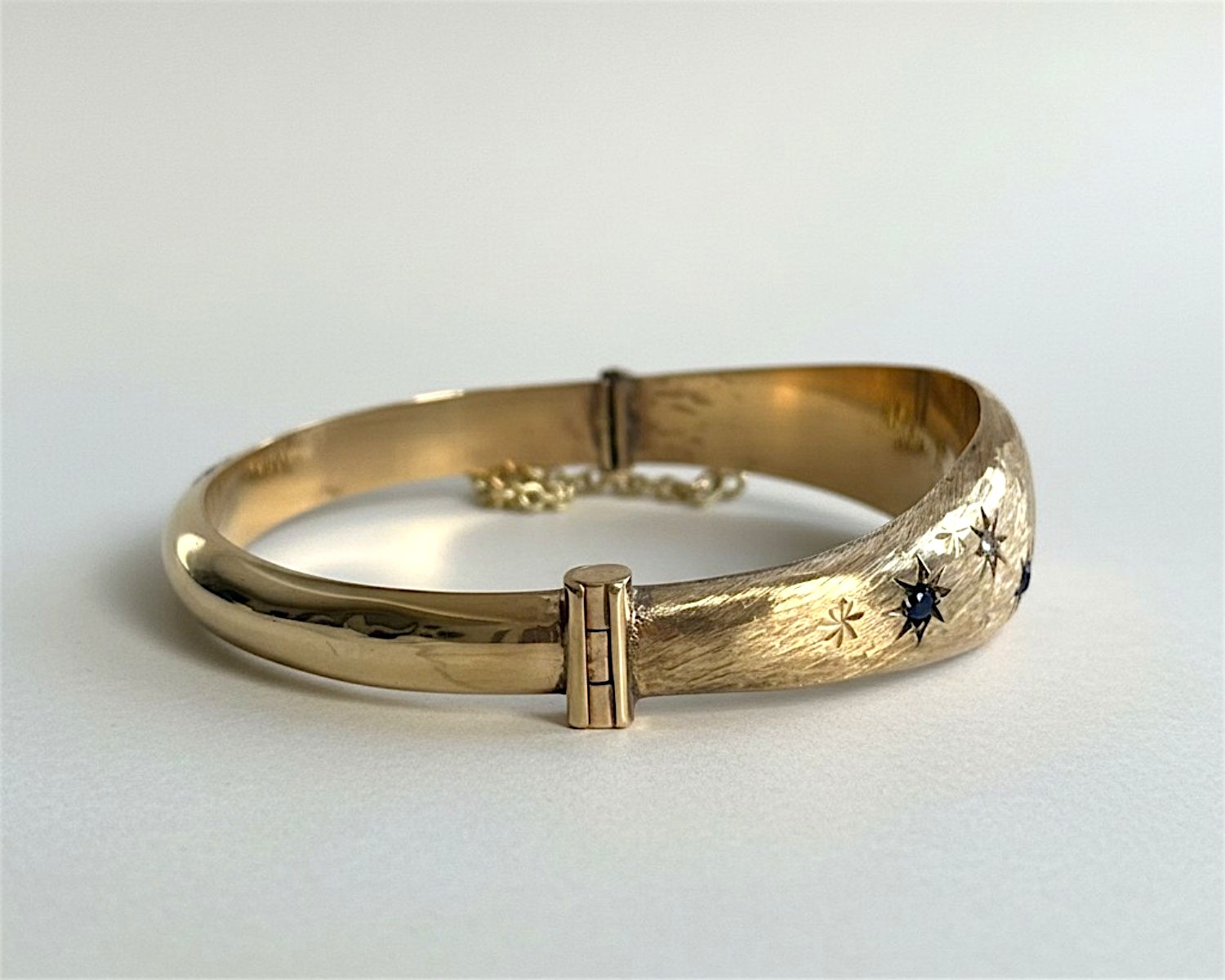 1960s sapphire bangle side view