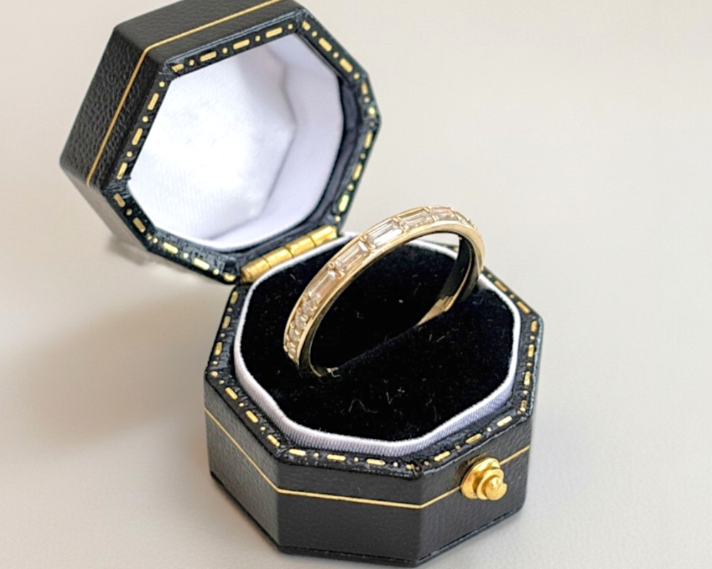 vintage baguette diamond half eternity ring in 14ct yellow gold for sale in Leeds, UK, in box