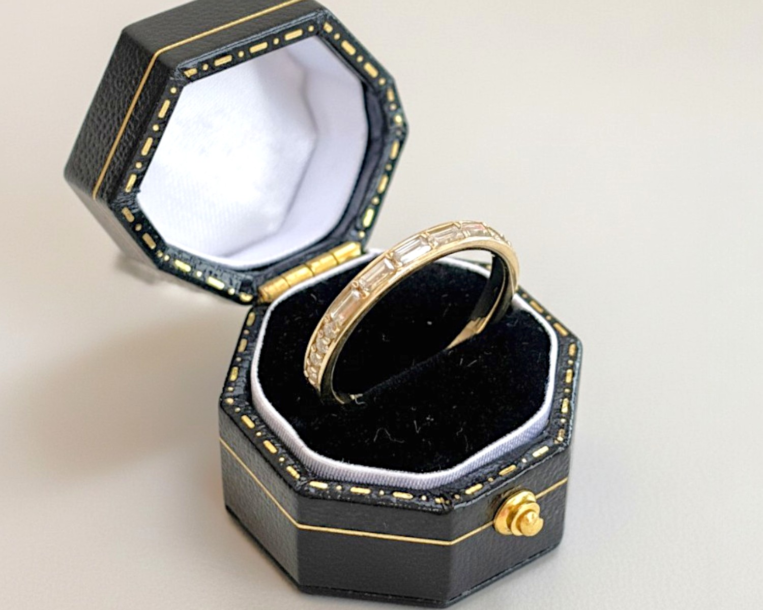 baguette half eternity in box