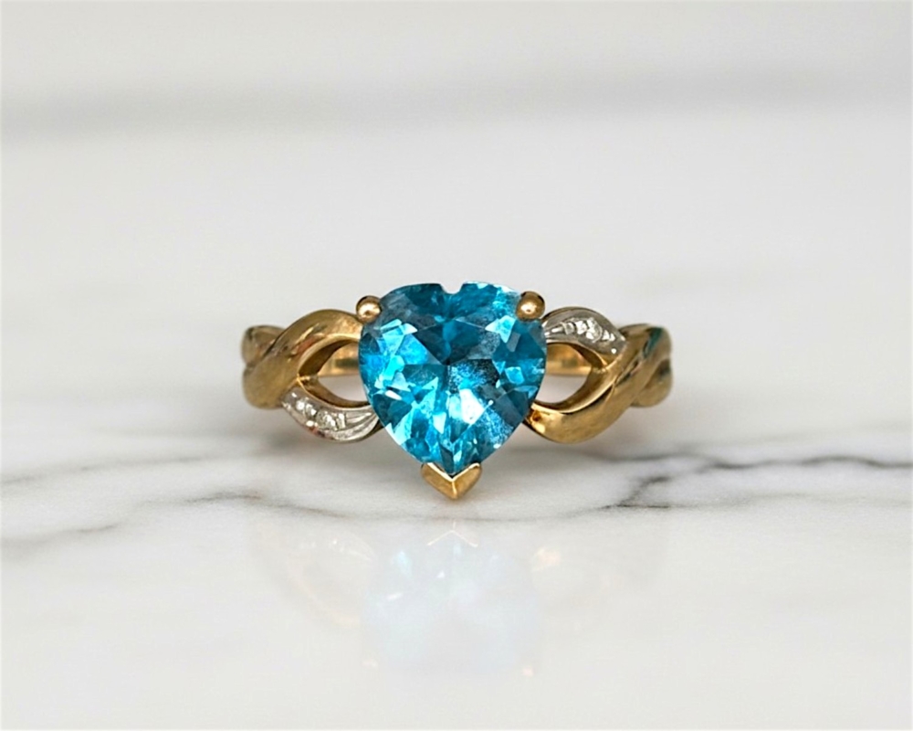 vintage blue topaz heart ring in 9ct gold with diamonds. For sale in Leeds, UK