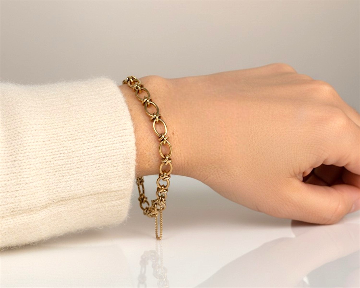 gold oval link bracelet