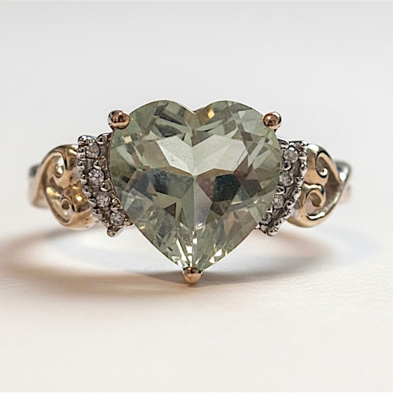 vintage green amethyst heart ring with diamond accents in 9ct yellow gold for sale in Leeds, UK