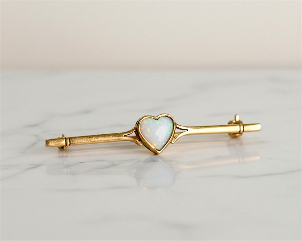 vintage opal heart brooch in 9ct gold for sale in Leeds