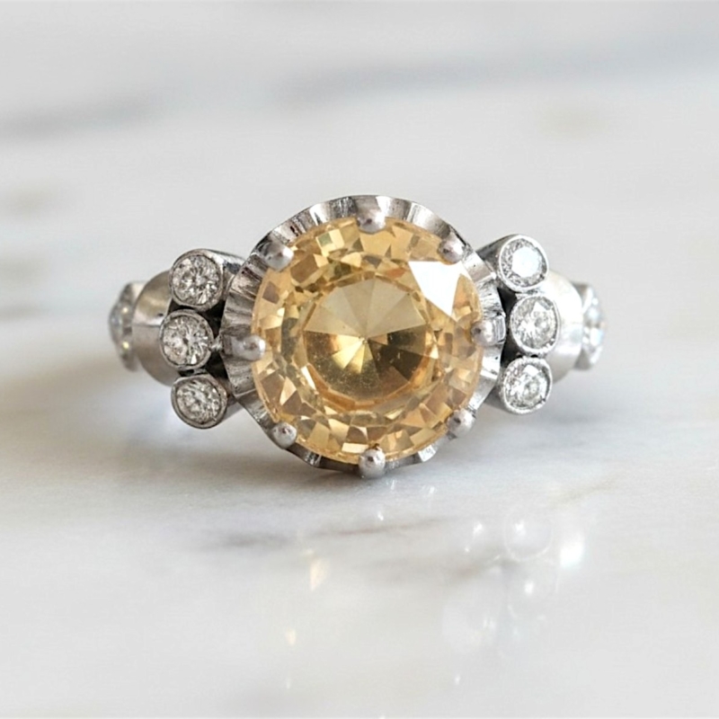 Antique 1930s yellow sapphire and diamond ring with a 6ct yellow sapphire centtre stone in platinum. For sale in Leeds, UK
