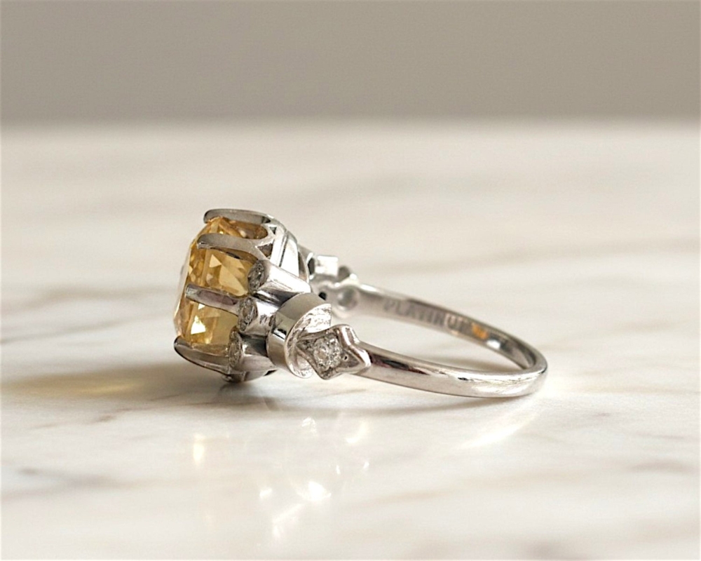Antique 1930s yellow sapphire and diamond ring with a 6ct yellow sapphire centtre stone in platinum. For sale in Leeds, UK