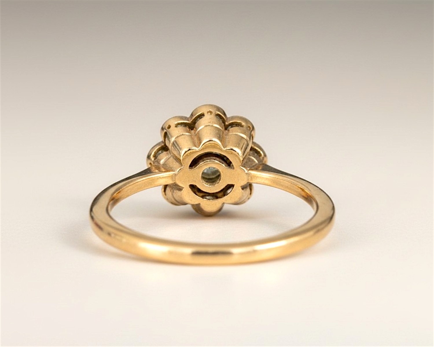 daisy cluster ring rear view