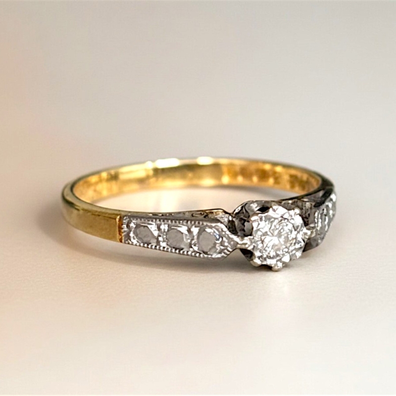 vintage diamond solitaire ring with illusion setting in 18ct yellow gold and platinum. For sale in Leeds, showing side view