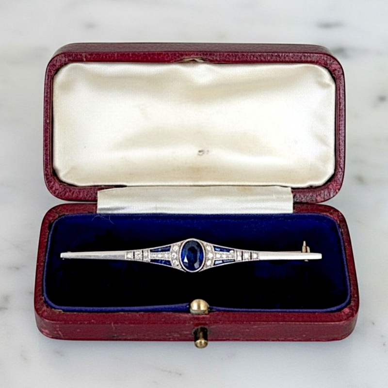 Art Deco sapphire and diamond bar brooch in 14ct gold for sale in Leeds, UK, in antique box