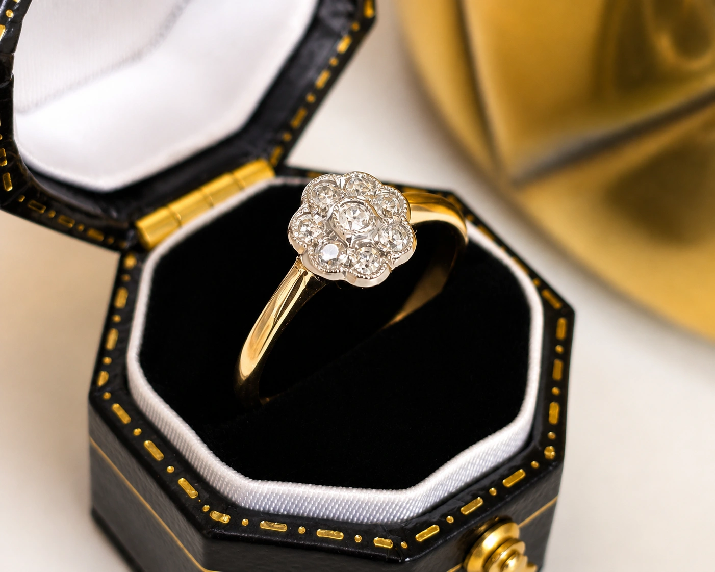 daisy ring in box