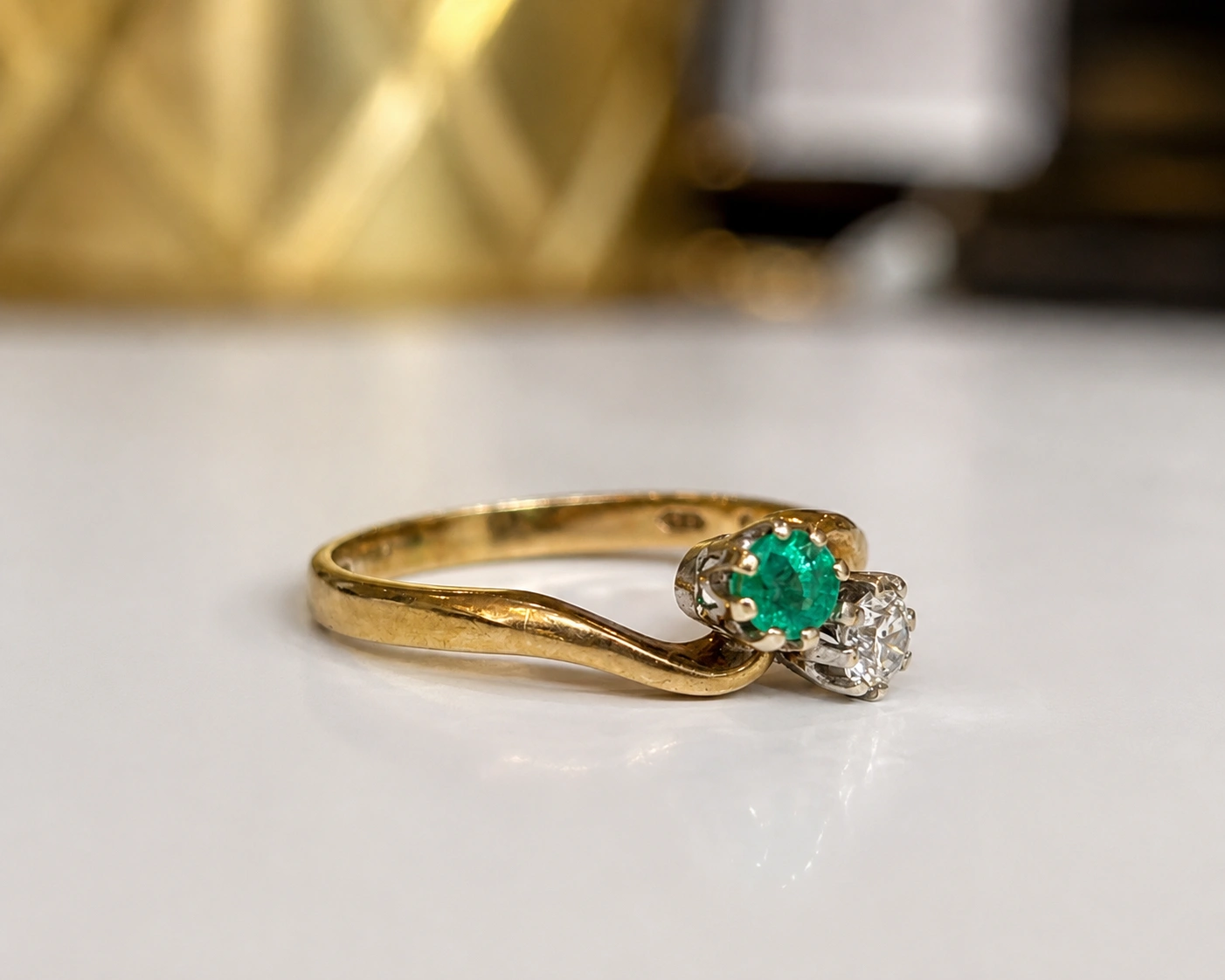emerald toi et moi ring side view