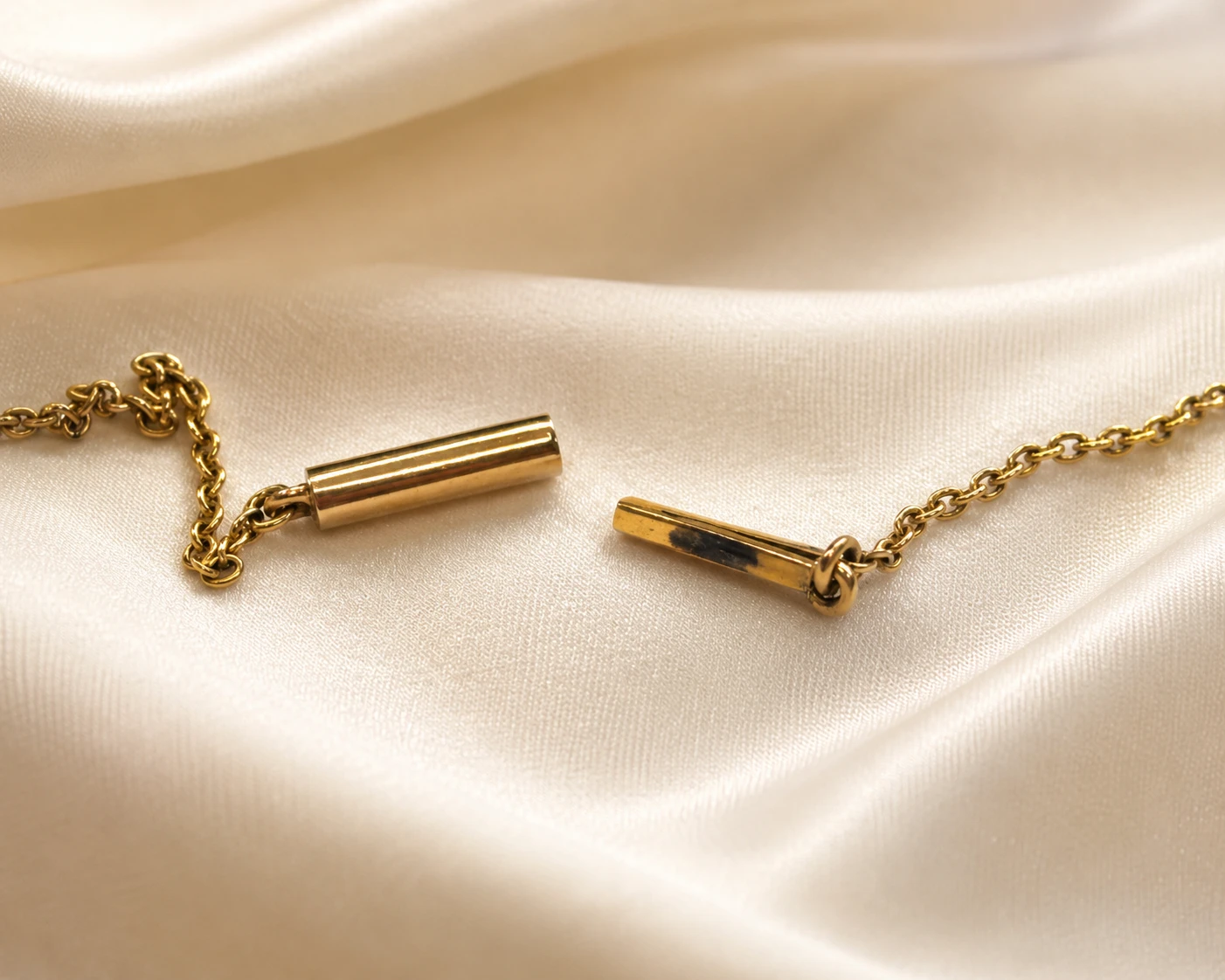 suffragette necklace clasp open