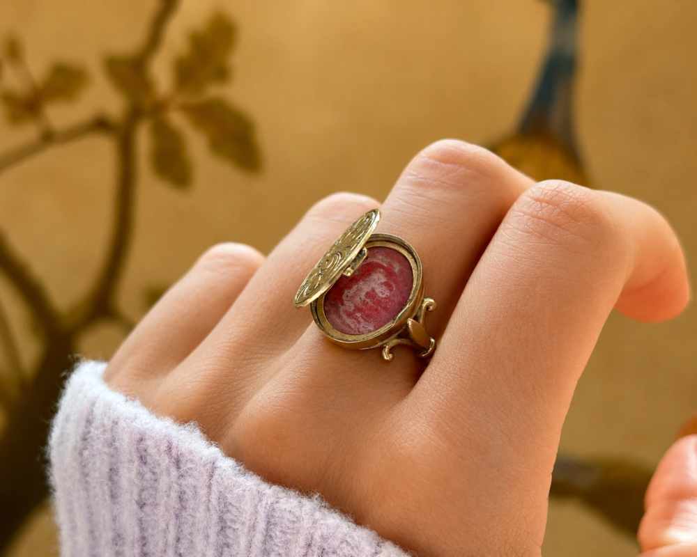 vintage 1980s 9ct gold locket ring on model hand