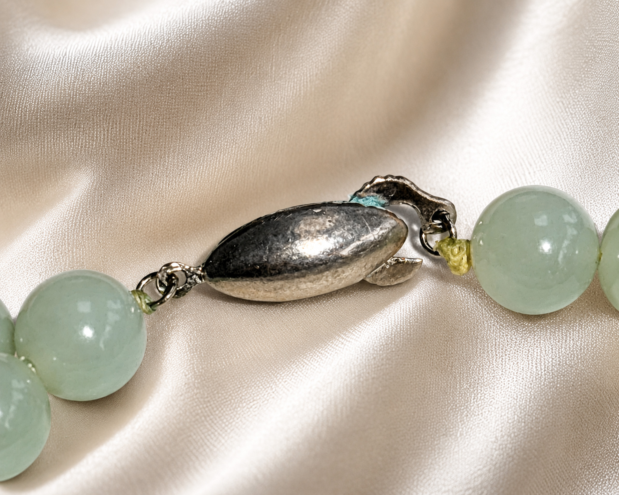 1920s jade beads catch