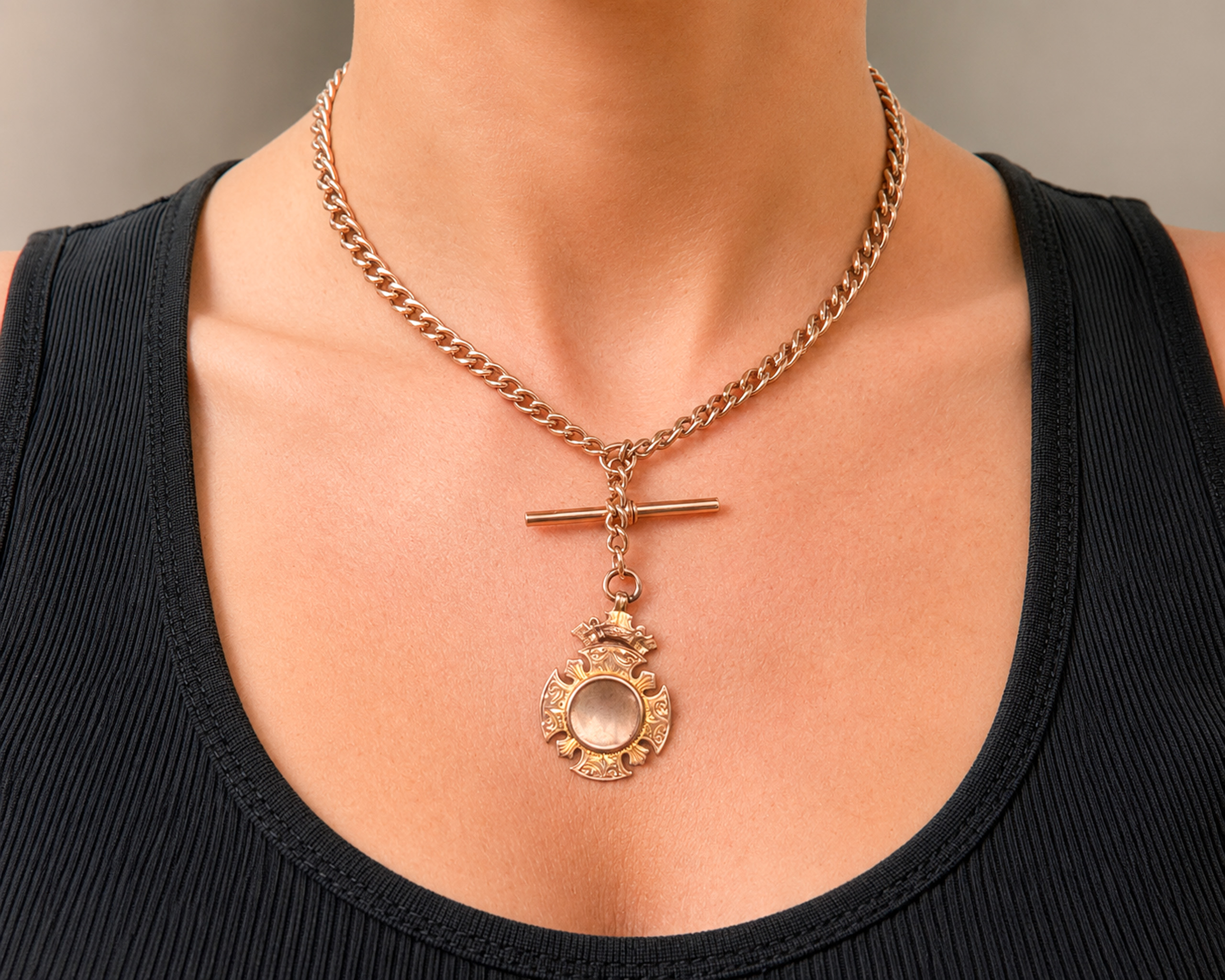 Edwardian chain on model