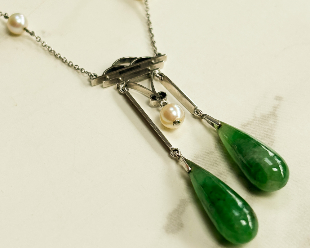 antique 1930s Art deco jade and pearl necklace in 9ct white gold for sale in Leeds