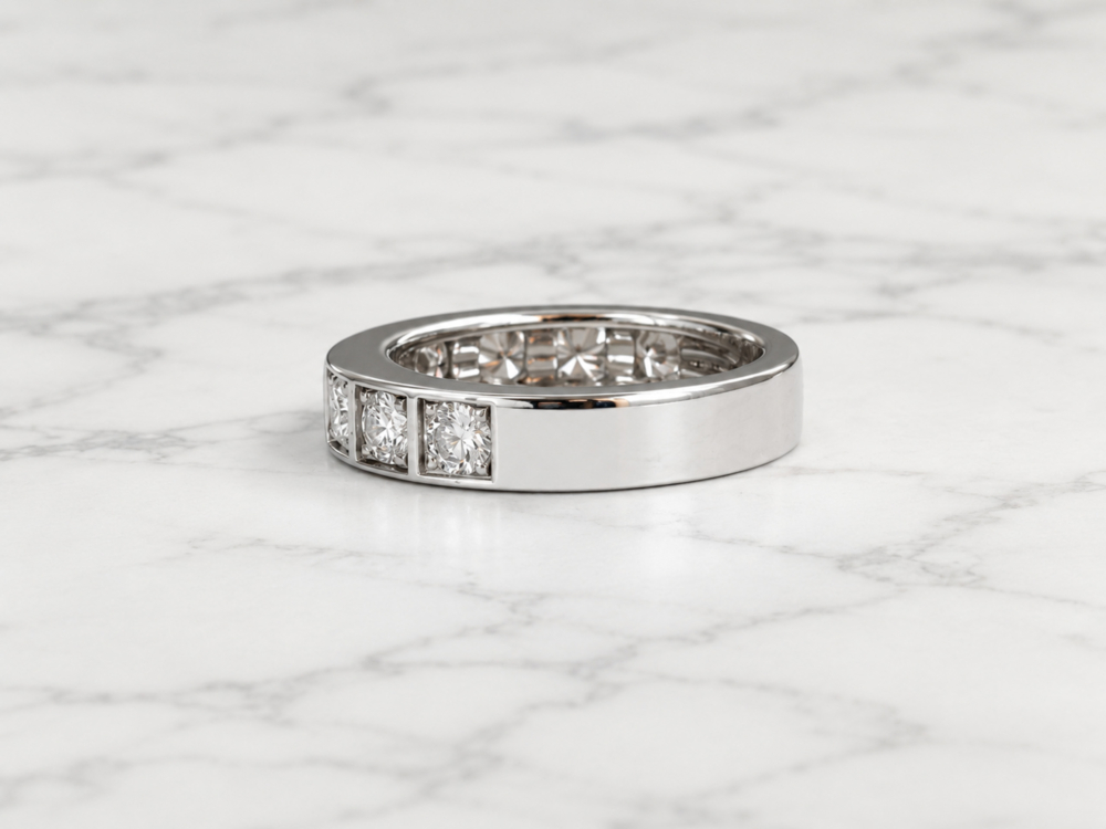 Vintage Cartier diamond half eternity ring in 18ct white gold. 1.9ct for sale in Leeds, showing side profile