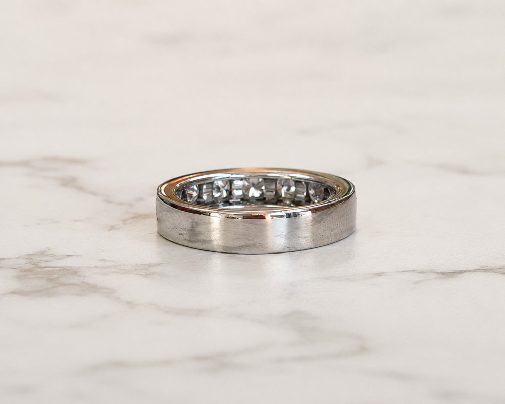 Vintage Cartier diamond half eternity ring in 18ct white gold. 1.9ct for sale in Leeds, showing the rear profile