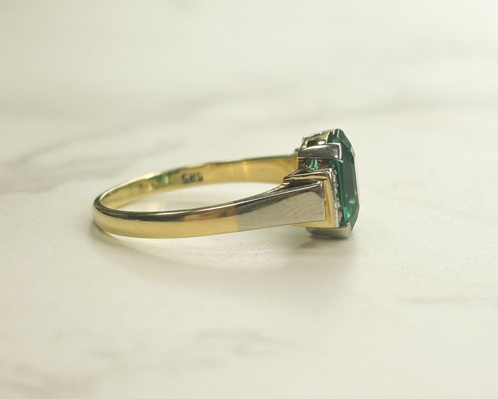 antique Art Deco green tourmaline and diamond ring in 14ct gold and platinum for sale in Leeds, showing side profile of the ring