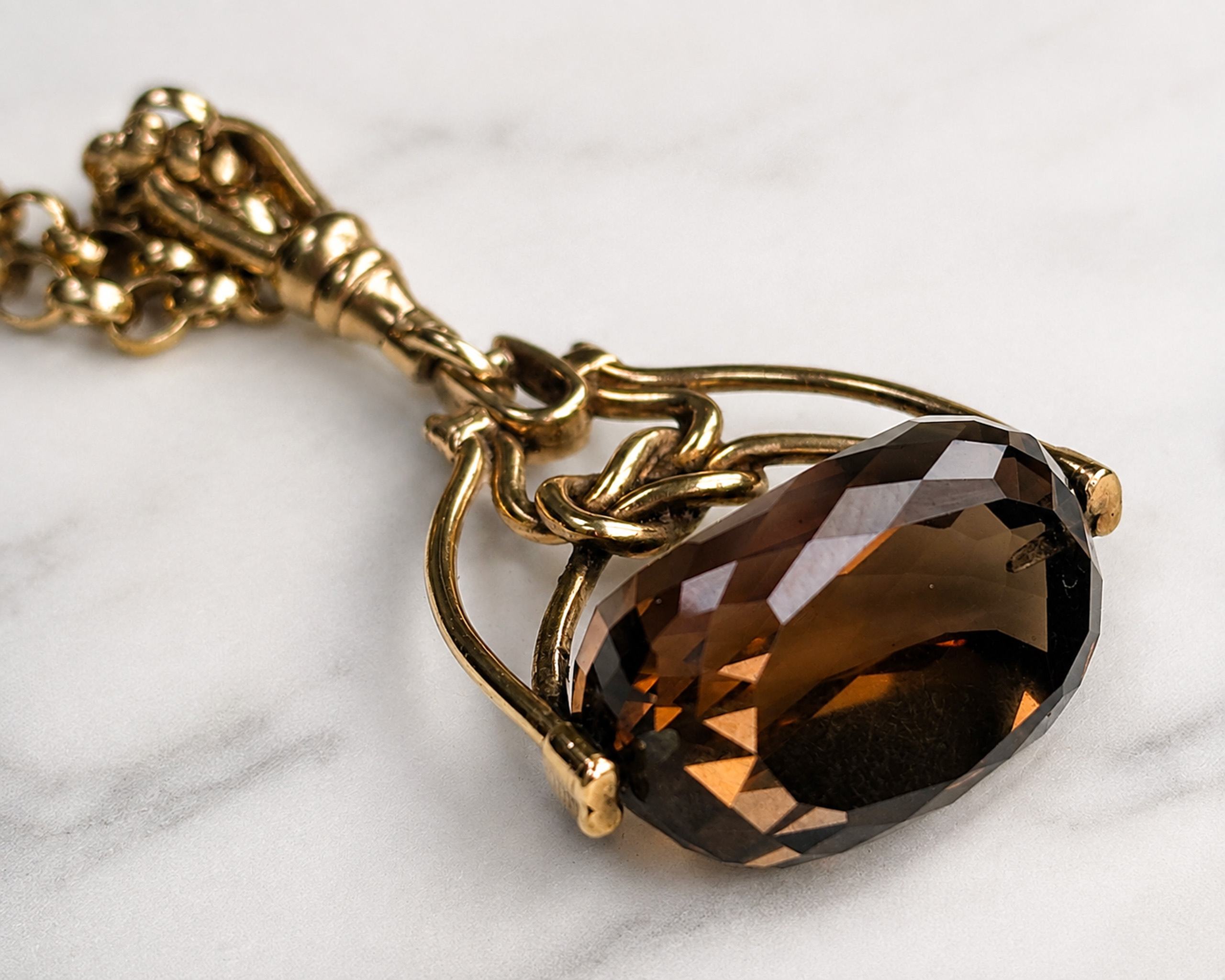 gold chain and fob side on
