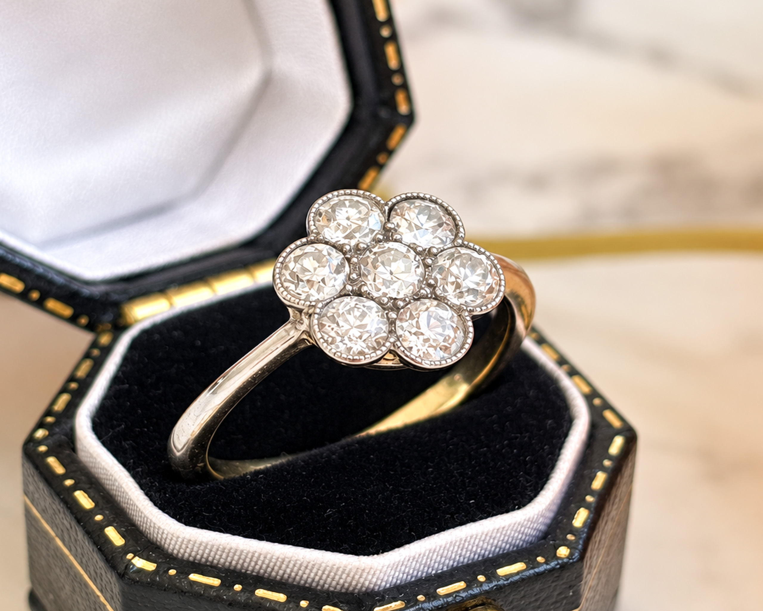 1ct daisy ring in box 2