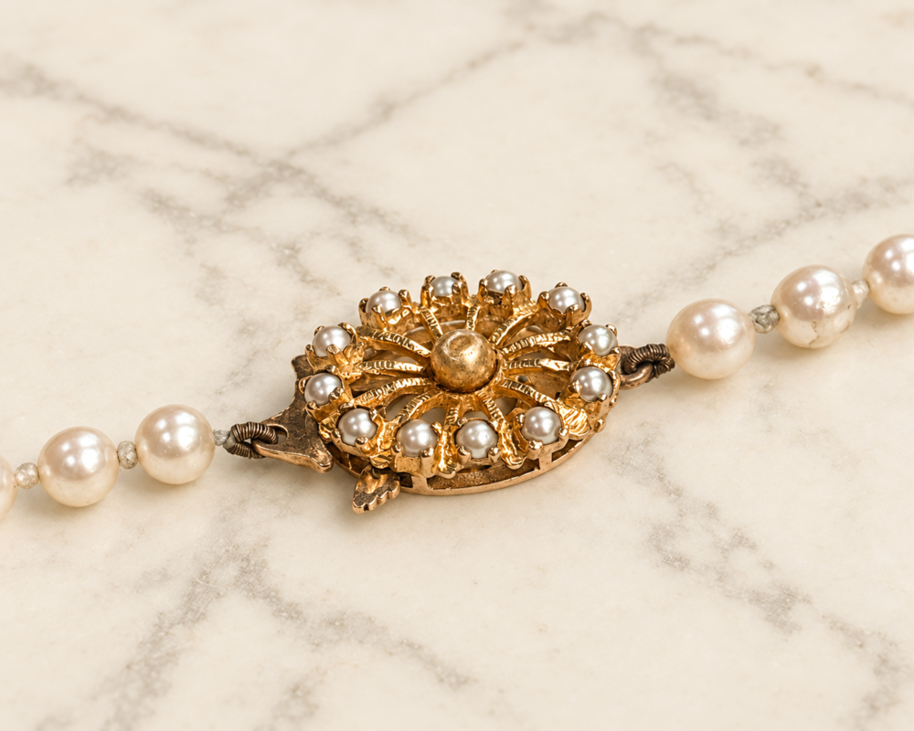 1940s cultured pearl necklace with 9ct yellow gold and pearl clasp