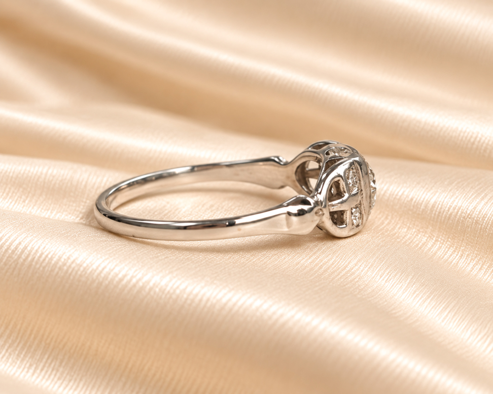 art deco diamond plaque ring in 18ct white gold for sale in Leeds, showing side profile