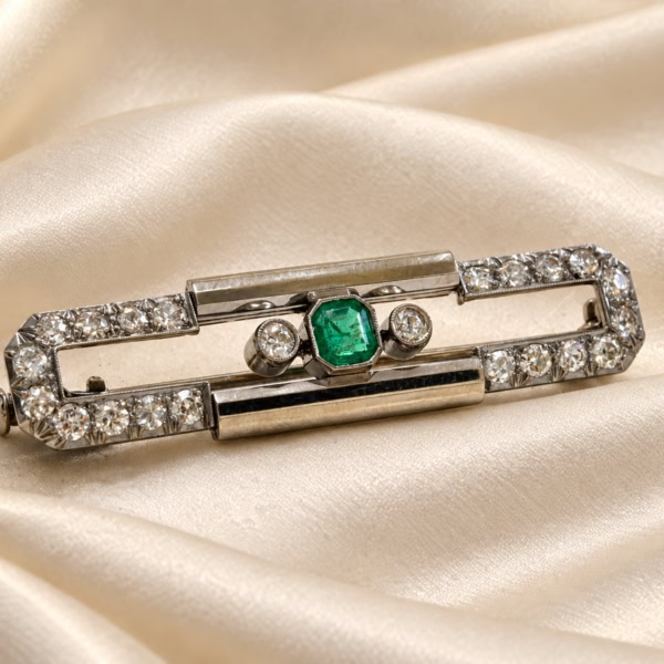 art deco emerald and diamond bar brooch for sale in Leeds