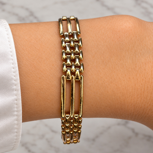 antique Edwardian 9ct gold gate bracelet on a model's wrist