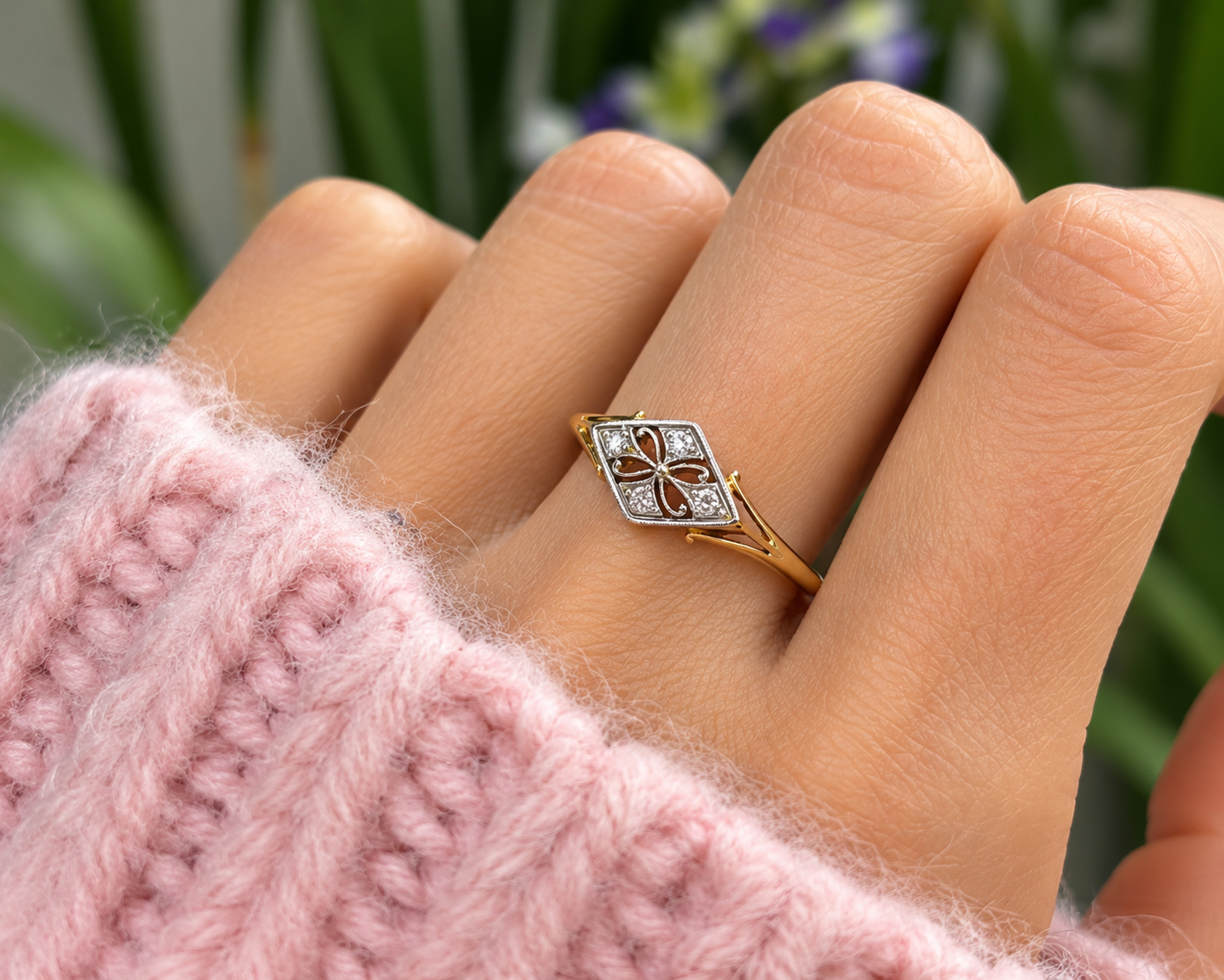 Vintage Diamond Filigree Ring Showcase