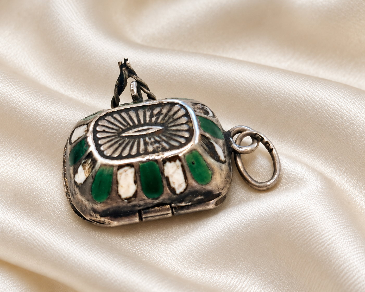 moses basket charm back