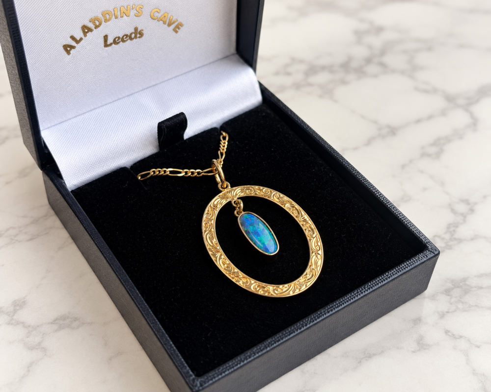 vintage 18ct gold opal necklace for sale in Leeds, in a black box
