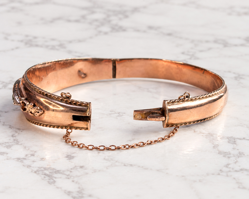 vintage 9ct rose gold peridot bangle showing the open clasp